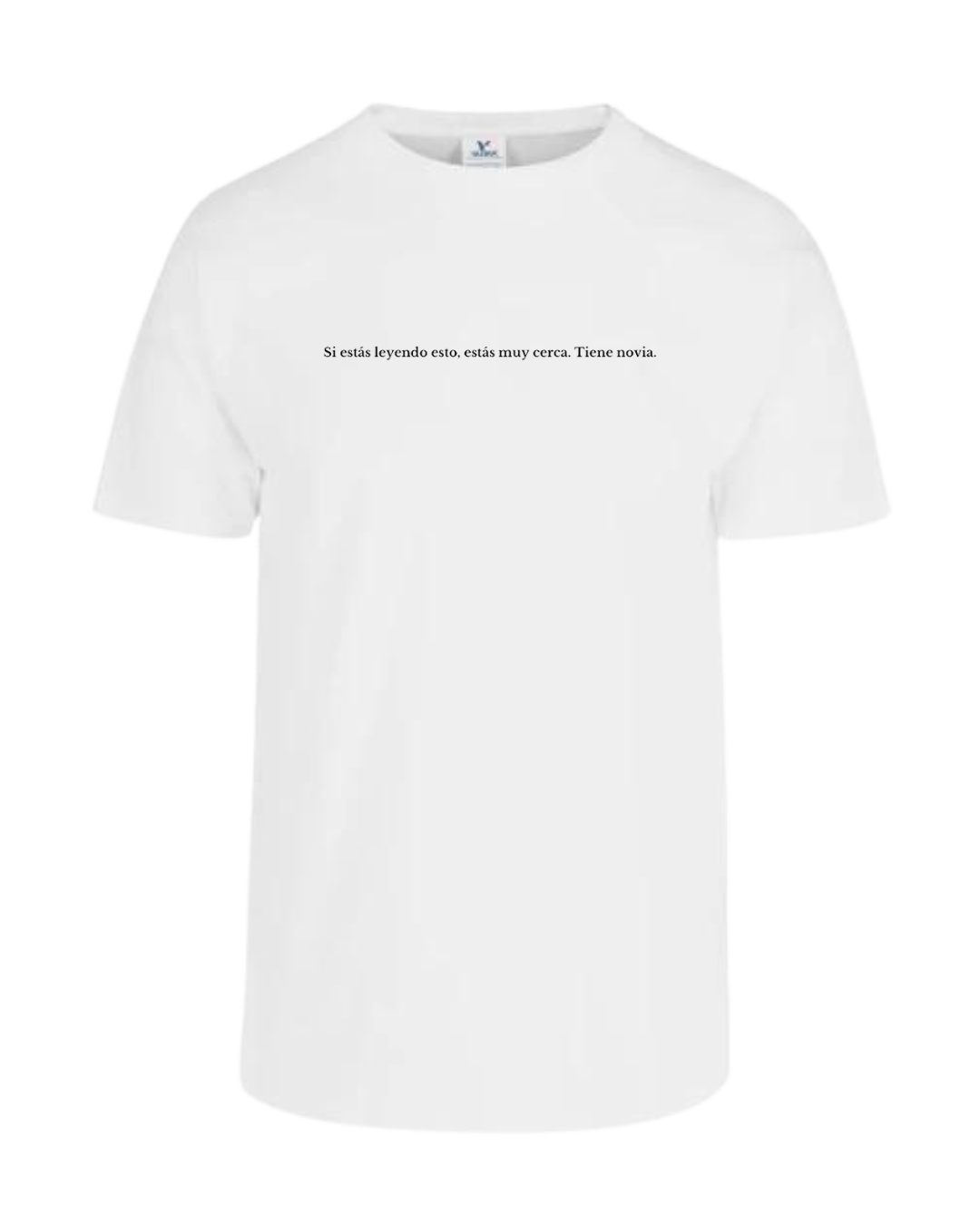 Camiseta Si estás leyendo esto, estás muy cerca. Tiene novia.